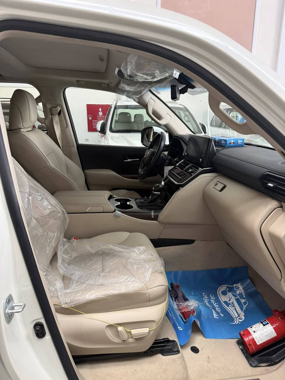 السلام عليكم
لاندكروزر 2023 شركه بريم 
ماشيه 24 الف السياره كلش جديده 
الكاعيات بعدهي بل صندوق 
مكفوله كفاله عامه 
للاستفسار: ***********
