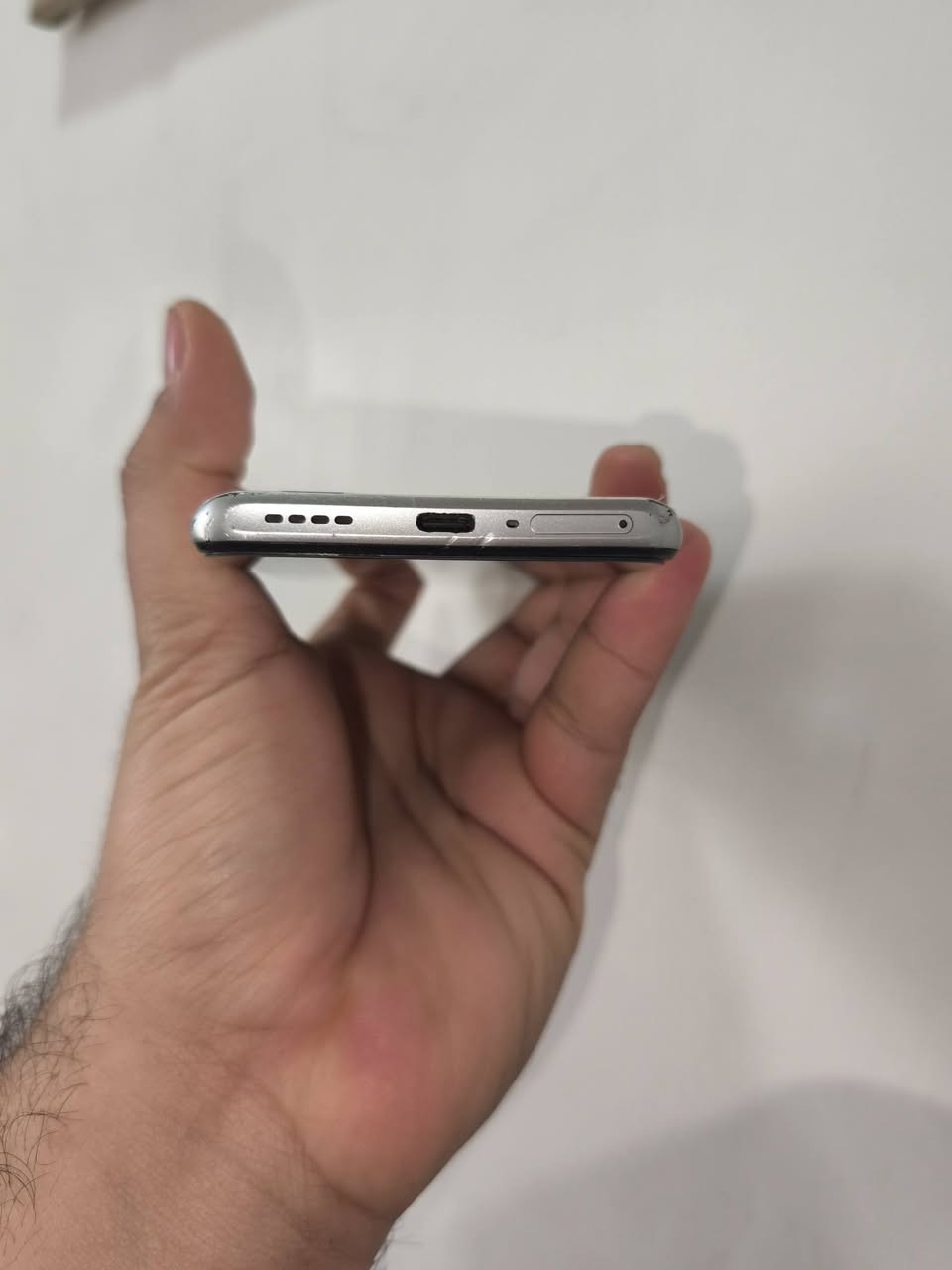 Realme GT Neo 5 SE.
كفالة من العطل والتصليح .. 

المعالج: Snapdragon 7+ Gen 2 بتقنية 4 نانومتر.

الشاشة: OLED ، تدعم مليار لون ومعدل تحديث 144 هرتز.

 1 تيرابايت لذاكرة التخزين و 16 جيجابايت للرام.

: بطارية بسعة 5500 مللي أمبير 

الكاميرا: كاميرا خلفية رئيسية بدقة 64 ميجابكسل. ..

بدون ملحقات . 

نضافة ٨٠٪. ..

بصمة اصبع

بصمة وجه 

ستيريو سبيكر

تحديث اخر اصدر من ريلمي 7. أندرويد ١٦

العنوان النجف الاشرف..

سعرة ٣٤٥ وبي مجال حك الجية 

توصيل ماعندي. .

***********
