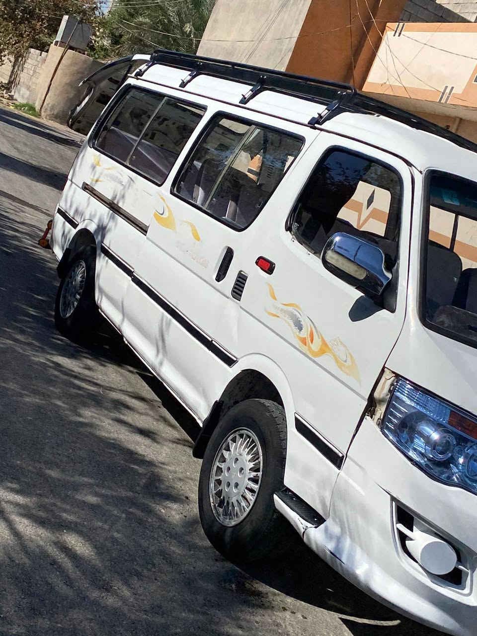 سلام عليكم اخوان فتون موديل 2013 مجفيه ع صفحه طويله مراوس ابريجو سياره كامله كير مكينه قبل سبوعين شدهه اكسل تايرات كامله مراوس رقم صاحب سياره مكلف بنشر ***********
