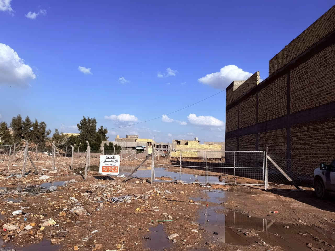 السلام عليكم قطعة لإيجار فقط
مساحة ٦٠٠م عل شارع ١٠٠سنتر 
لاستفسار 
***********
