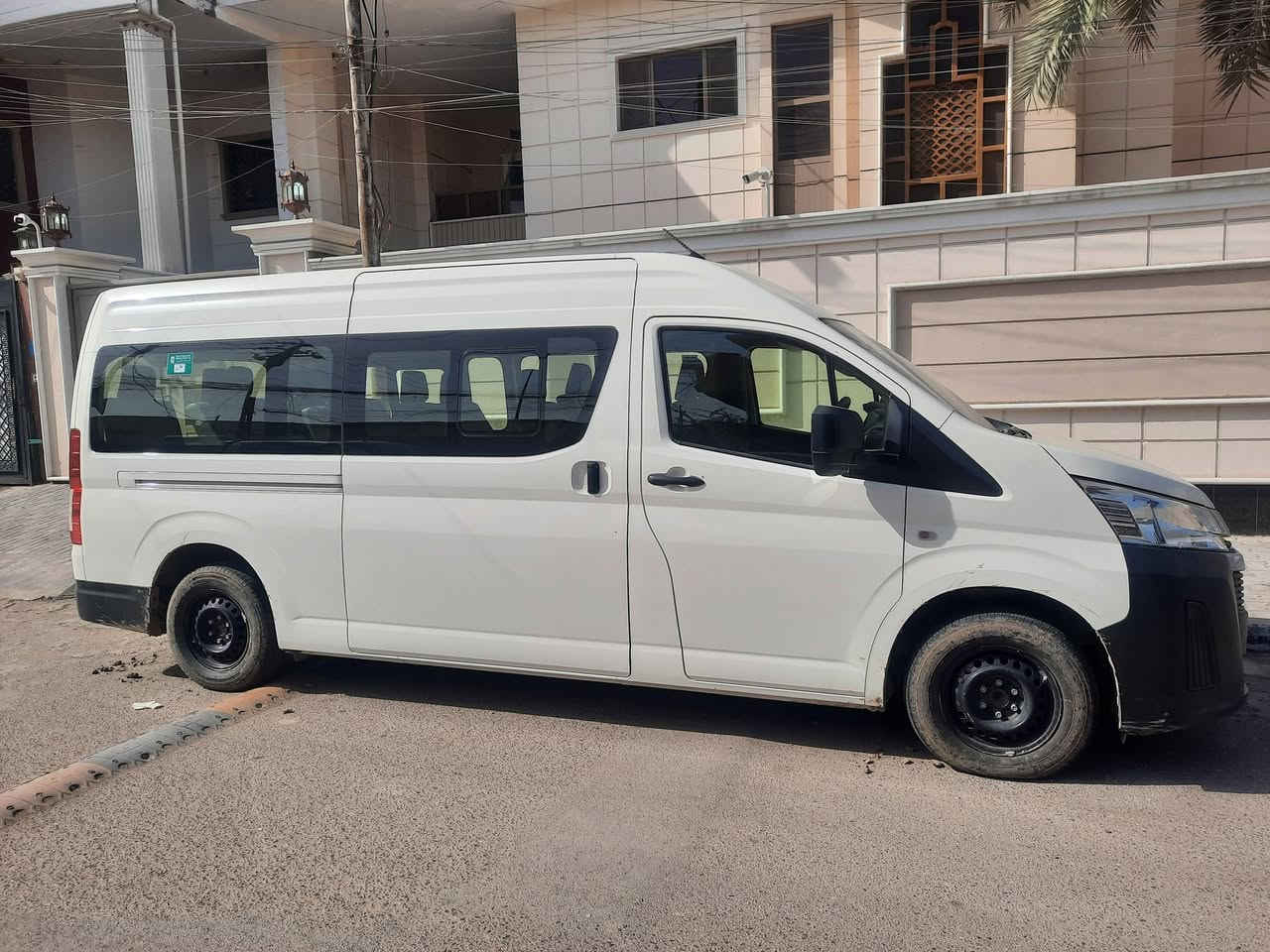 السلام عليكم هايس موديل ٢٥
ماشيه ٢٢٠٠٠الف مكفوله كفاله عامه
كير اوتوماتيك 
٤٦٥ بيه مجال 
***********
