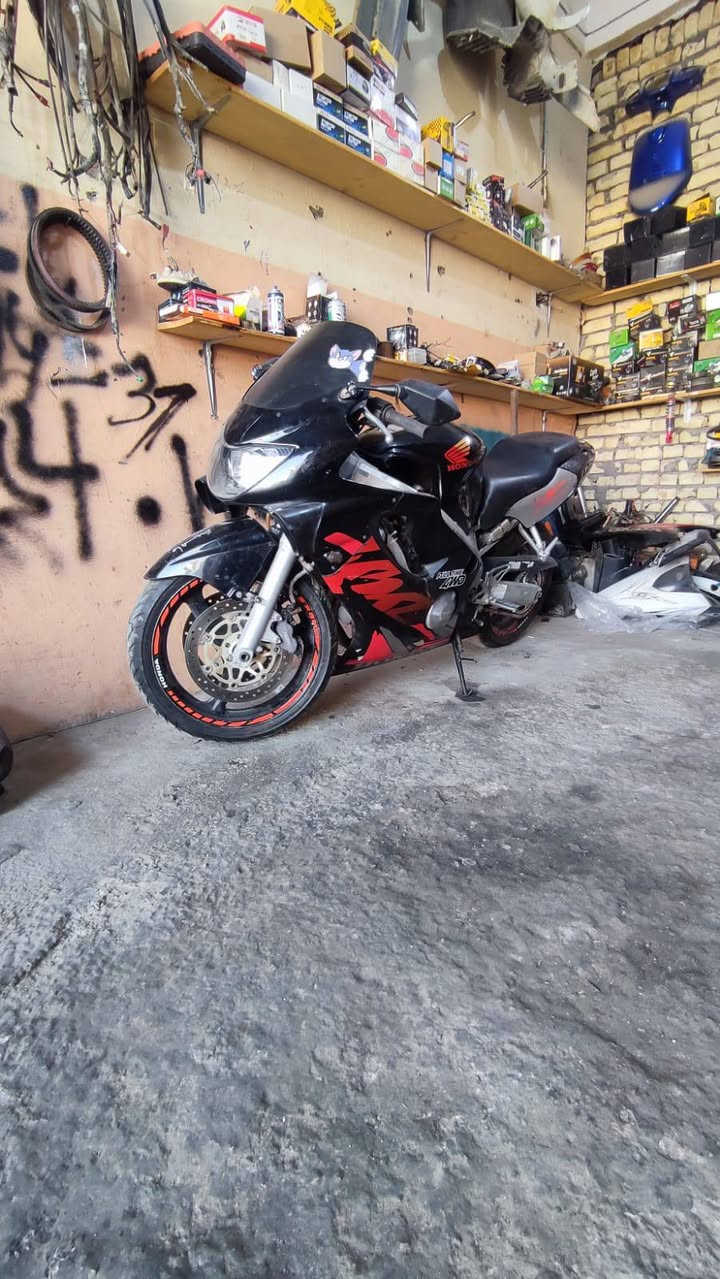 هونده 600 f4 مكينه مامفتوحه تايرات جدد كهربائيات كامله
نقصه كابريترات كابريترات بيه تعبانات 

*********** مكلف بالنشر
