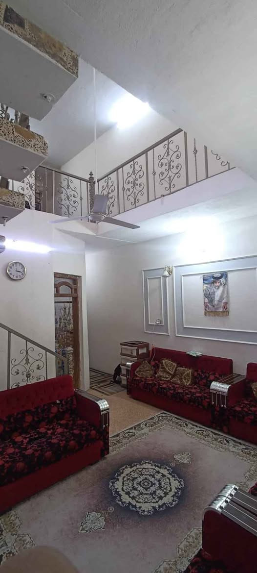 السلام عليكم بيت مساحة ١٠٠ متر حي الغديرالثانيه قرب مدرسة جبل الصبر البيت عكاده الحديد بالجيكي والارضيه حصيره يعني تكدر تبني قاط ثالث يتكون من ديوانيه وصاله ومطبخ وصحيات والطابق الثاني غرفه وصاله وصحيات التفاصيل اكثر اتصل على الرقم ***********ابومحمد عمارة, ميسان
