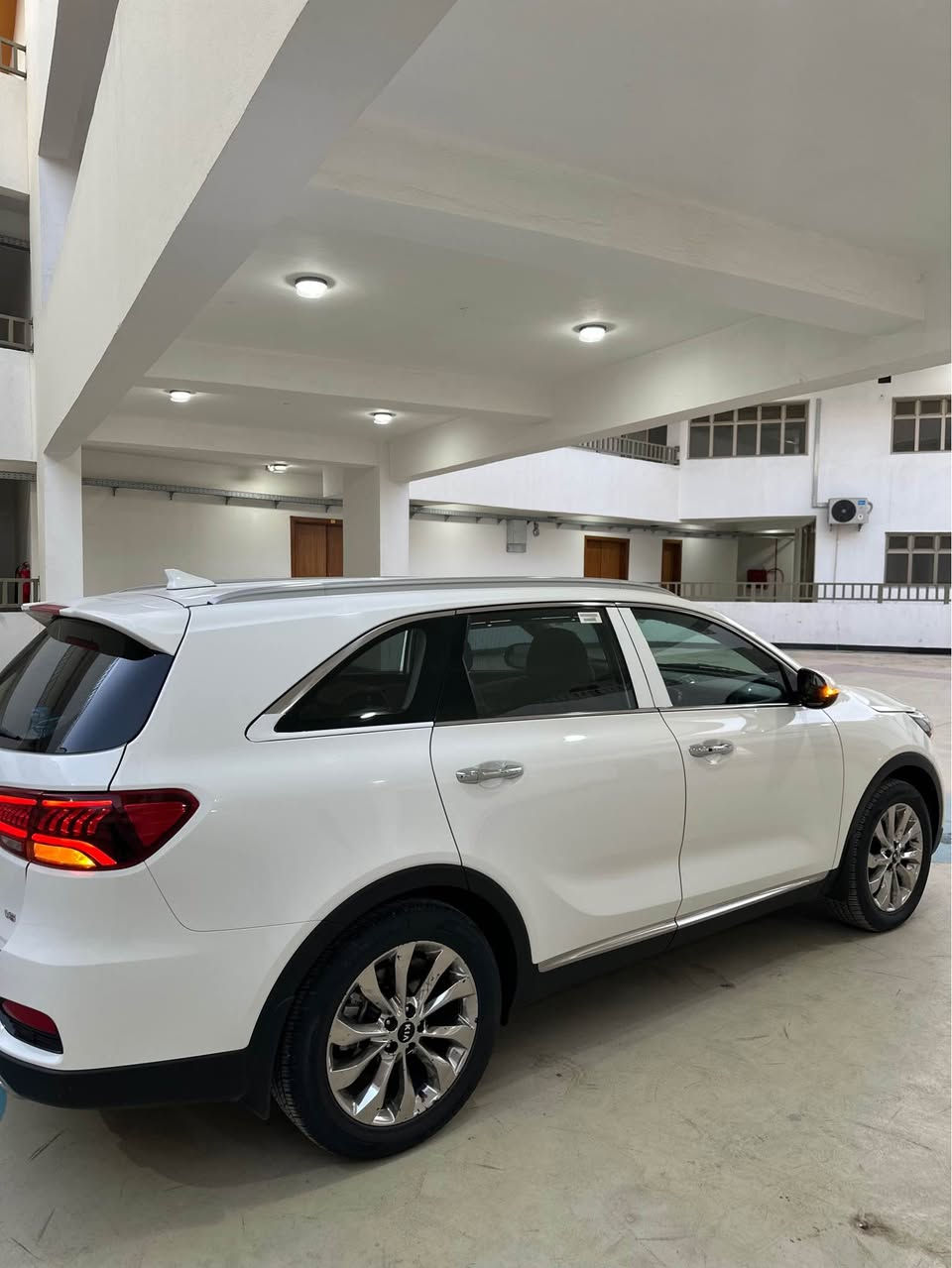 السلام عليكم 
كيا سورنتو خليجي
موديل 2020
رقم سليمانية شمالي
سنوية وهزة ولوحات جدد 
سنوية لل2030
مكينة 6 سلندر 
ماشية 80 الف كيلو 
كفالة عامة ضربة صبغ تبديل بارد
حتى الدعاميات مكفولة
مكينة كير حدادة تخم تاير 
مواصفات 
بصمة 
شحن واير لس
باب جنطة كهربائي
ويل كب كروم
مري شفط 
داخل بيجي جلد 
بصمة ابواب
لايت لد زنون
العنوان /البصرة الطويسة
ه/*********** البصرة, العراق
