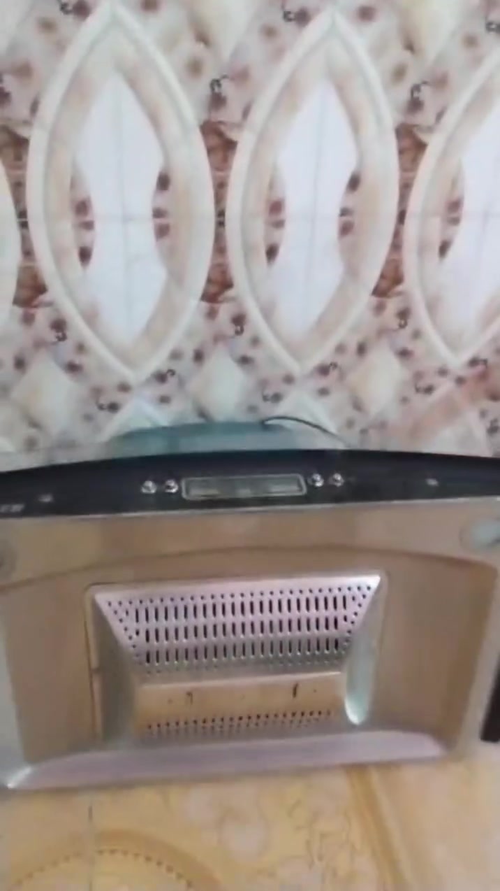 شافط الدهن مال مطبخ للبيع مستخدمه قليله سعر 50,000 وبيها مجال مكانها باب الهاشميه ***********
