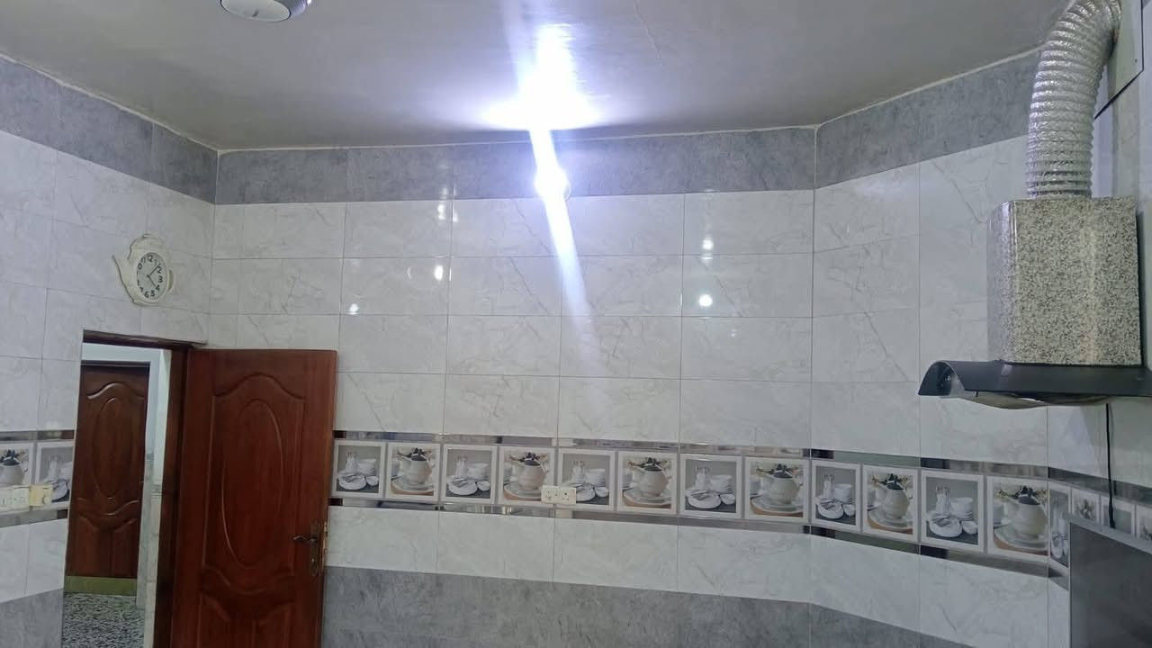دار سكن للبيع مساحته ( 400 م )
واجه ( 19م * 21،5م ) طابو زراعي سند / 25 المساحة الكليه للسند ( 1،5 دونم ) بناء طابوق 🧱 سنة 2018 
يحتوي البيت على :- أستقبال وصاله ومطبخ سيراميك وغرفة نوم عدد 2 وصحيات داخليه وخارجيه وكراج سياره وحديقه جانبيه ارضية البيت كاشي سليمانية والجدران سيراميك 
متوفر جميع الخدمات وقريب على سوق أبو غريب 
السعر / 150 مليون وبيه مجال للجاد بالشراء ( البيع مكاتبه مصدقه من كاتب عدل )
العنوان / بغداد- ابو غريب - الناحيه - البستان - قرب جامع الحسن 
للأستفسار أكثر يرجى الاتصال على الارقام التاليه:-
*********** أتصال + واتساب 
*********** أتصال 
مكتب الديار للوساطة العقارية ( أبو عمر الزوبعي ) 
عمولة المكتب ‎%‎1
