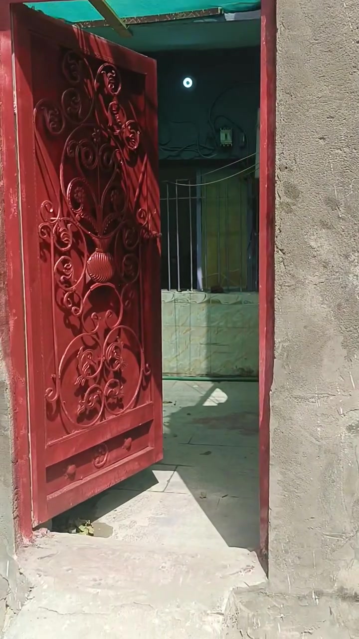معروض لدينا للإيجار
دار سكني 100م امامي مكون من استقبال وصاله وغرفه ومطبخ وصحيات ، الصالحيه شارع العروبه ، سعر الايجار 350 والماي والكهرباء على ابو الملك ، للتواصل *********** متوفر واتساب
