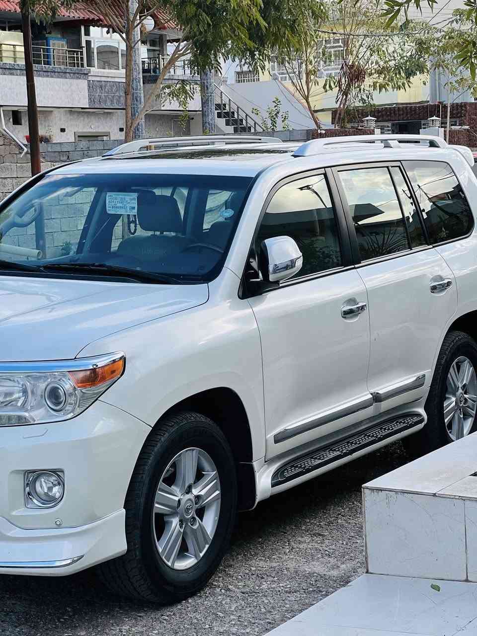 سلام عليكم للبيع لاندكروزر 2014بـريـم رقـم اربـيـل سنـويـه جديد سياره نضيفه ***********
