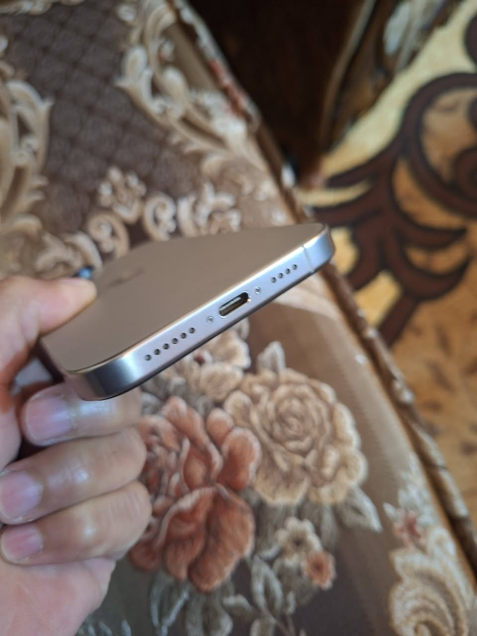 السلام عليكم من رخصة مدير الكروب 
للبيع ايفون 16برو ماكس ماستر شرق اوسط
ذاكرة 256 بطارية 91 نضافة 100%100
الجهاز مكفول كفاله عامة كامل 
الون تيتانيوم الجهاز زلغ مابي 
عنواني بغداد تقاطع النهروان 
السعر 1325 بي مجال قليل 
رقمي *********** واتساب خاص متواجد
