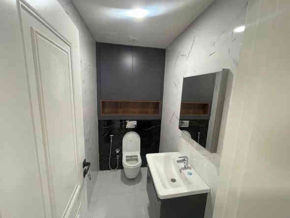 سلام عليكم للايجار  بسعر مناسب 
طابق 14 
مجمع الروان  السكني  حي الحسين مجاور شارع المطار
شقة مساحة 200 م 3 غرف نوم 2حمام  صاله داخلية + استقبال  اطلالة جميلة بالكون متصل حرف L   وايضا يجي وياها سبالت عدد 5 ومطبخ كامل ايطالي 
 

  ***********
