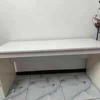 ميز جديد و نظيف جداً سعره 60 رقمي 07853916299