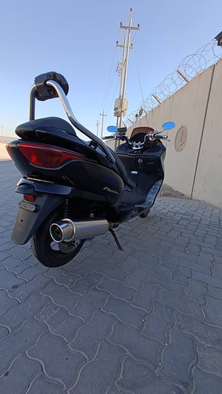 08 مكفولة من كلشي ماشية 20 الف يعني اخت الرمبة، مكاني بصرة
وكلشي شغال نظام ABS
والجناي يعرف مواصفاته 
ما اريد اكثر حچي الصور تحچي 

السعر 12 ورقة قفل ما اتناقش بي 
لأن ما متوازي على بيعتها دراجة خير من الله ما تعجبك اعبر المنشور والله يرزقك بالأحسن منها
***********
