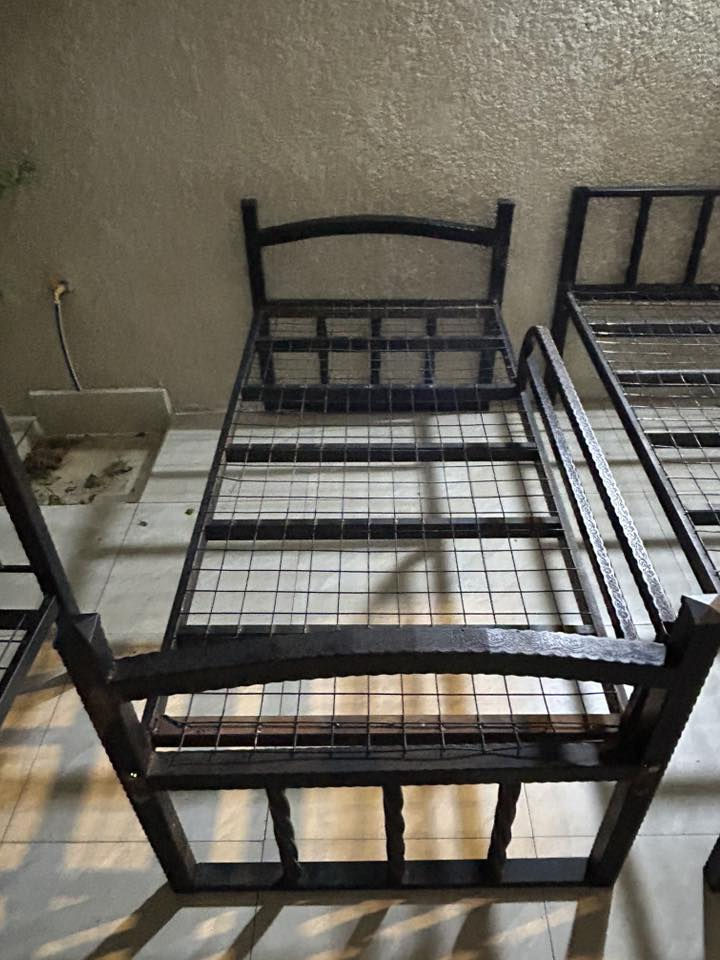 السلام عليكم چرابي حديد تفصال يرهمن طابقين الطول 190 والعرض 90 السعر 150 بيهم مجال بسيط العنوان ابو الخصيب مهيجران للاستفسار ***********
