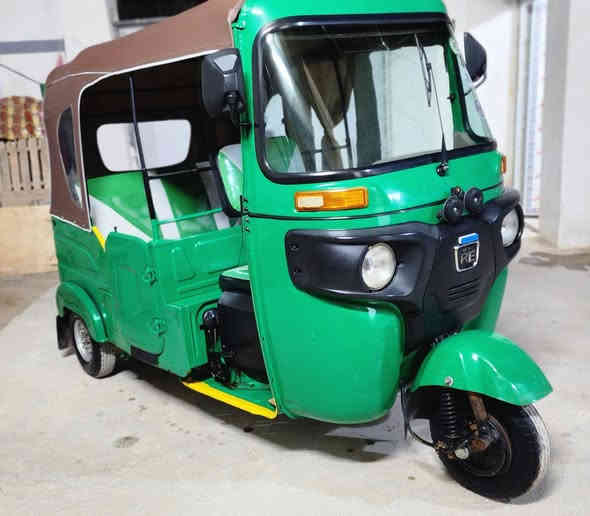 سلام عليكم شباب تكتك للبيع مديل 2022شهر ال12 رقم وسنويه نكليزي تكتك جاهزه نكره سلف كهرباءيات كله شقاله تخم تاير جبلي كاعيات ودوشمه  مسجل بلتوث مكينه وكشره كفاله عامه تكتك مكاني البصره وهاذه رقمي ***********
والسعر 9100وبيه مجال للطيبين
