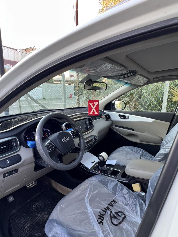 سلام عليكم 
سورنتو 2019  فول مواصفات بانوراما خليجي 6 سلندر وباقي المواصفات معروفه كفاله عامه عدا كرت مقدار شبر بالدور بالجاملغ الخلفي السياره جديده واستخدامها كلش نظيف ونازك ومابيها برغي نقص ومسويلها ادامه كامله وحداديه جديده وترايها كلش حلو والسياره ماشيه 165 الف وقابل للزياده رقمها بغداد وبأسمي وهزه جديده وسنويتها لـ2031 سعرها ب 265 وبيها مجال وترهم مراوس
مكاني النجف الاشرف للأتصال ***********
