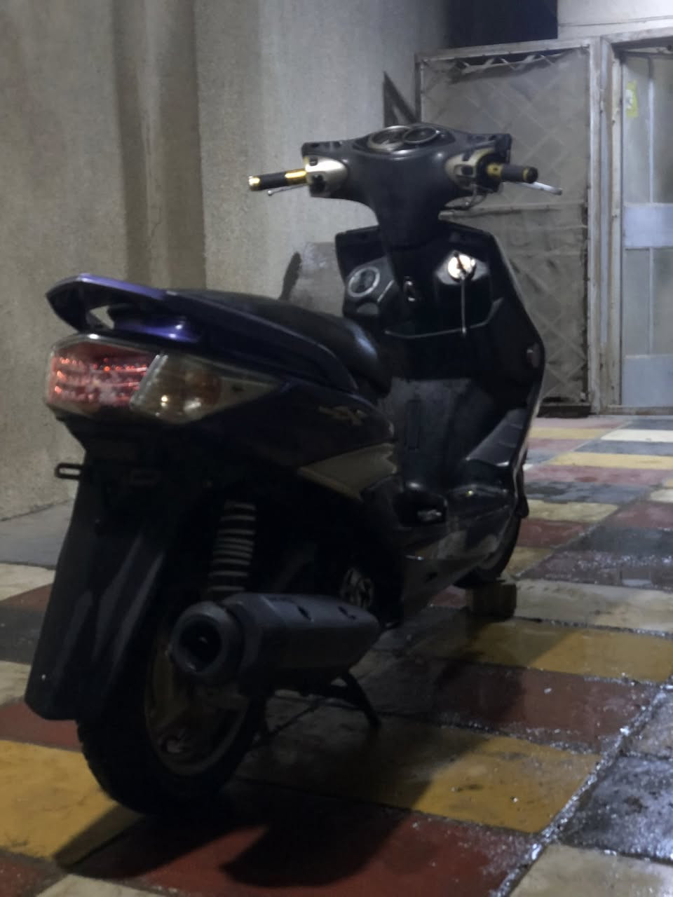 سلام عليكم دراجه سكنس فحل لون مميز للبيع دراجه بلاد من طول لطول جيب وياك فيتر وتعال دراجه نزول جديد فيت بم جديد بلك جديد قمجي مال بانزين جديد دراجه موجوده تزويد خارجي بصيط دراجه سويت اله ادامه للكلجات كامله شلعه ومعدل فول  للاستفسار اكثر رقم ***********
