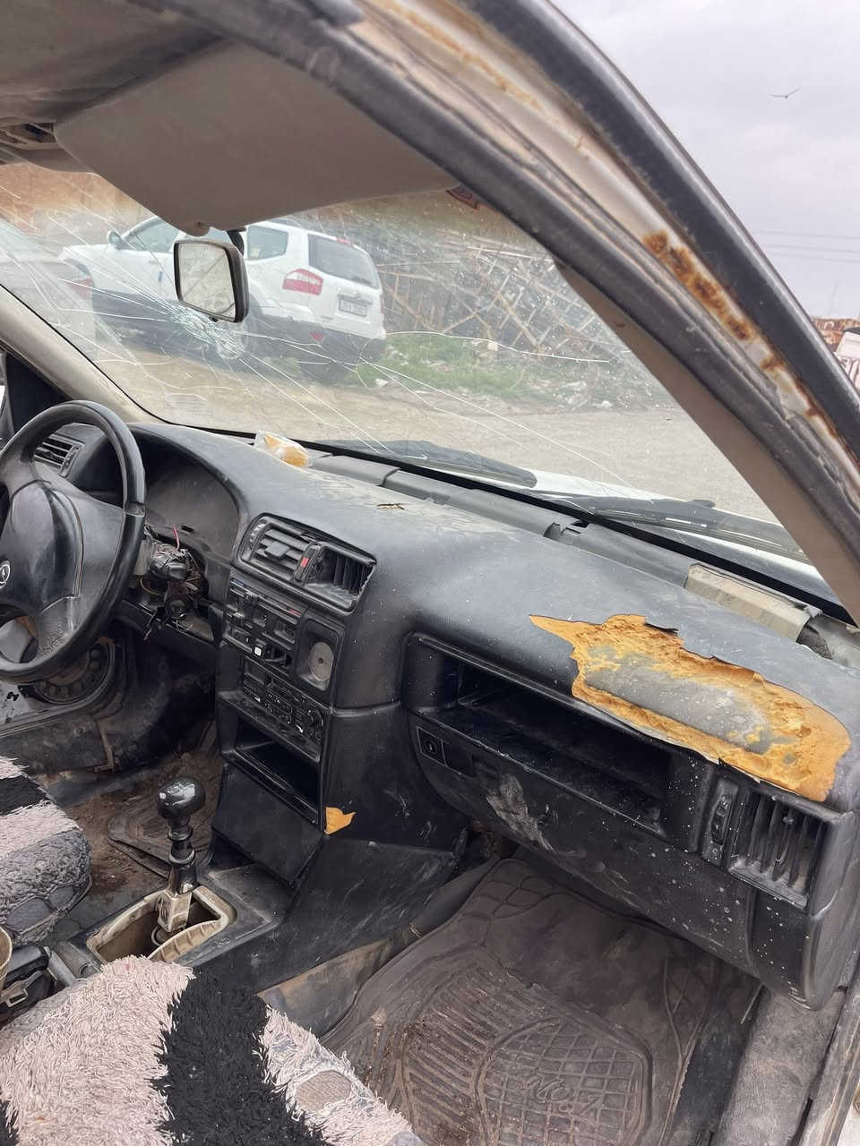 السلام عليكم .. الحلال للبيع

اوبل فكتره موديل 1991 بسعر٧ورقه وبيها مجال 

محرك 1600 شرط قايش عريض

كير عادي مكفول 

صدر امامي خلفي جديد.  بور مشط جديد 

غرفت السياره كله جديده كهربائيات كله شغاله 

محرك / كير / صدر / كهربائيات  كله شرط 

***********
