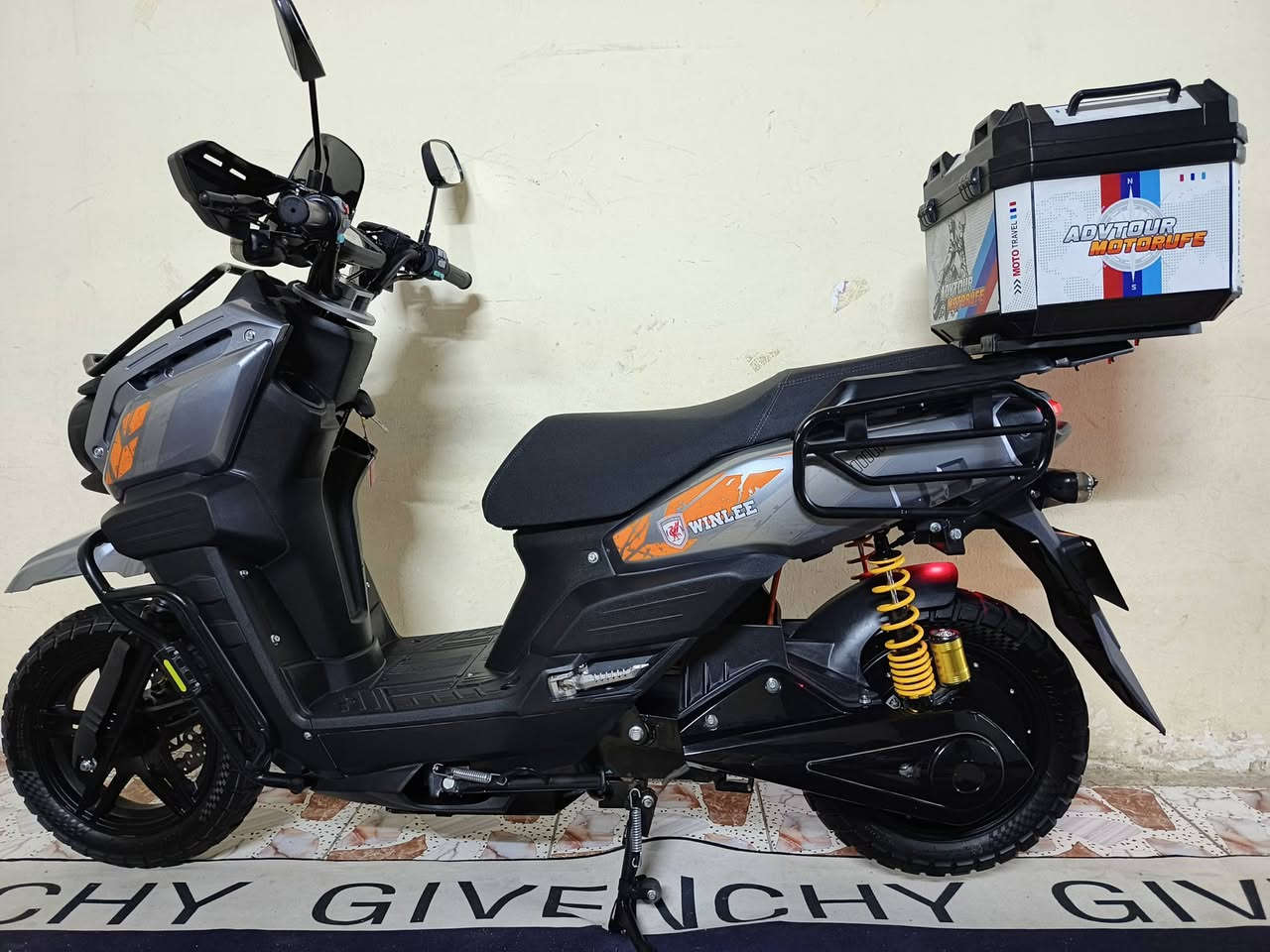 السلام عليكم ورحمة الله وبركاتة...
دراجة اباتشي Winlee الأصلي باب الاول موديل 2025بعدة جديدة لوك اخت الزيرو مكفولة من الشخط 

ملف 3000W  حقيقي

6بطاريات مسطرة حجم 40امبير عاكس چراڤين Winlee

72V

4تحويلات سرعeco... Normal... Draeve... Sports 

السرعة 100حقيقي وشرط الفحص عل ويز

نظام البكRالرجوع الى الخلف

نظام الباركp

نظامTsc صعود منحدرات

مانع انزلاق

مسجل بلوتوثmb3

تشغيل سويج+ بصمة +كارتNFC+جهاز الانذار وقفل الامان

لايت زنون عالي ناصي... سكن لايت لد حلقي... نشرات متغيرة الوان... سطاب لايت شمعة مسطرة... دبل اشارة... اشاير يمين يسار... هورن

شاشة تاب ديجيتال  نظام تحديد الأعطال والتنبيه

تايرات جبلي حجم الجبير

بريك امامي خلفي دسك هيدروليك نظامAbs

طلاعات جانبية للراكب الخلفي

شاحن ذكي نظام قراءة نسبة الشحن والفصل الذاتي عند امتلاء البطاريات بلشحن

دبلات خلفية غازية تحكم تعلية وتنصية

مساحة تخزين واسعة +جنطة خلفيةGS

السعر مليون و150 ألف وبيهة مجال للشراي

العنوان العطيفية قرب مستشفى الكرخ او جسر الصرافية

رقمي *********** الشراي يتصل
