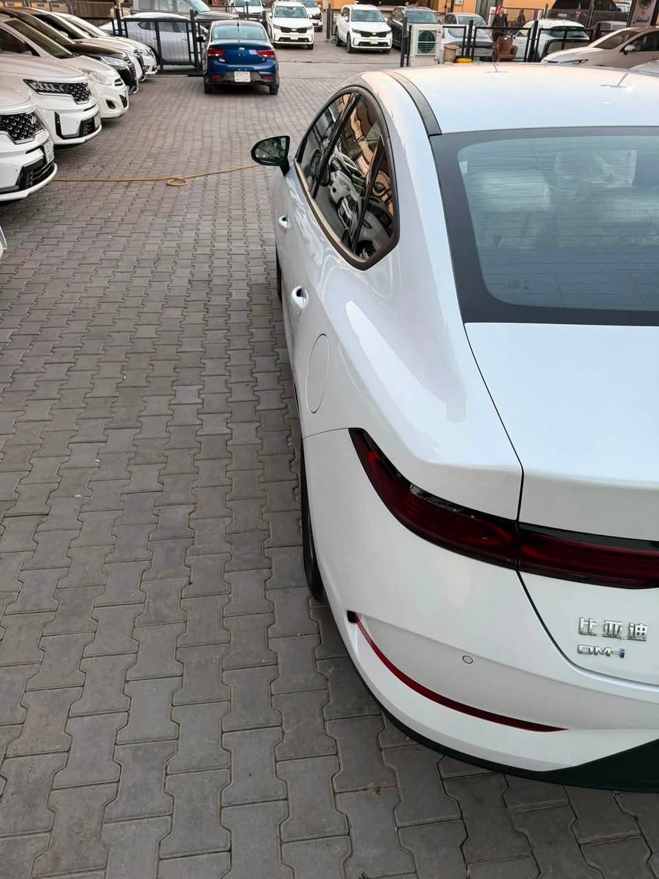 سلام عليكم بي واي دي كن بلاص ماشيه ٢٤ الف فقط السياره داخل ابيض السياره جديده بمعنى الكلمة بيها تكحيل بالدعاميه الخلفيه كما موضح بالصور السعر ١٨،٥٠٠ وبيها مجال السياره موجوده في كربلاء ***********
