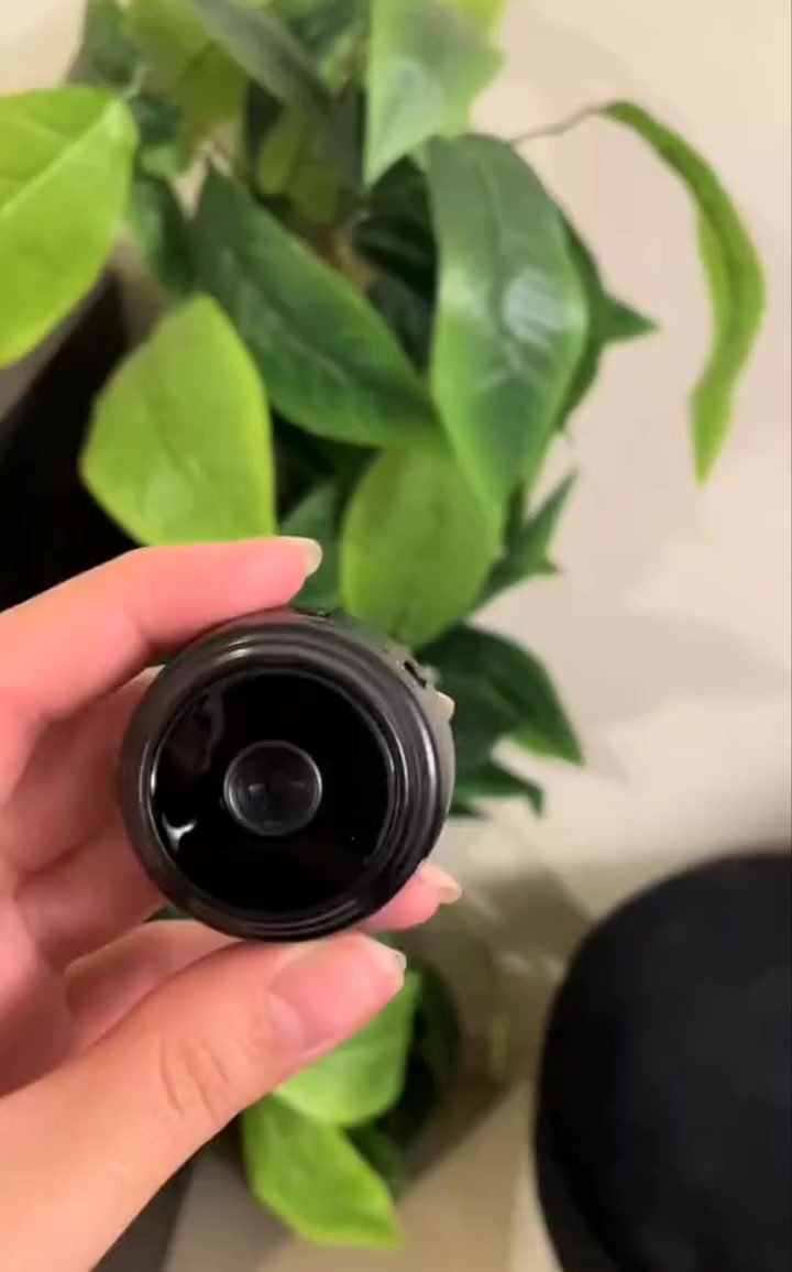 اتوفرت بمجمع الغدير توصيل لجميع المحافظات للحجز التواصل على الخاص ب 20 الف 
 كاميرا مراقبة صغيرة

احصل على تجربة مراقبة فائقة الوضوح مع كاميرا YsxLite، التي توفر لك مراقبة فورية سواء كنت في المنزل أو خارجه.

تتميز هذه الكاميرا بتقنيتها الذكية التي تتيح لك الاتصال المباشر عبر Wi-Fi أو نقطة الاتصال الخاصة بها، مما يمنحك الحرية في مراقبة ممتلكاتك في أي وقت ومن أي مكان

اتصال بدون إنترنت – شاهد بثًا مباشرًا بسهولة عبر الاتصال المباشر بالكاميرا

اتصال عبر الإنترنت – تحكم عن بعد واستمتع بالمراقبة من أي مكان في العالم

تطبيق YsxLite الذكي – واجهة سهلة الاستخدام لعرض الفيديوهات والتحكم بالإعدادات بسهولة

إعداد سريع وسهل – قم بالاتصال بالكاميرا في دقائق معدودة دون الحاجة إلى خبرة تقنية

مثالية لمراقبة المنزل، المكتب، الأطفال، الحيوانات الأليفة، والمزيد

طريقة الربط

تنزيل تطبيق YsxLite من خلال ال QR الموجود

الدخول على التطبيق واختيار اضافة جهاز او الضغط على علامة ال+ الموجودة في اعلى يمين التطبيق

الضغط على خيار Connect to the device directly

الضغط على Switch to another device AP

الدخول على الواي فاي واختيار اسم الجهاز الذي يبدأ ب BATE

الرجوع الى الواجهة الرئيسية للتطبيق و الدخول على اسم الجهاز

المميزات

بالإمكان التصوير بدقة SD او HD او FHD

بالإمكان التسجيل بالصوت و الصورة

بالإمكان التسجيل بالوضع النهاري او الليلي

بالإمكان تسجيل الفيديو او التقاط الصور

لا تأتي مع رام تخزين ولكن بالإمكان وضع رام نوع Micro SD

ملاحظات

طول سلك الشحن 50سم

قطر الكاميرا 4سم

بلد المنشأ: الصين

لا يمكن توصيل هذا المنتج الى كردستان العراق


**إذا كنت صاحب هذا الإعلان وتريد حذفه لأي سبب، رجاءا أرسل رسالة إلى الدعم الفني**