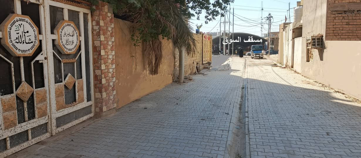 دار للبيع أو مراوس

       حي الجهاد – الفرع المقابل بداية مسقف السوق

المساحة 190م2 ( 19 ×10) , على شارعين امامي وخلفي

خدمات كاملة ( ماء- مجاري- كهرباء خطين الأول بجانب السياج الأمامي والثاني بجانب السياج الخلفي- عمود اتصالات ( انترنيت ) بجانب السياج الأمامي - شوارع مقرنصة

اسواق – اطباء- صيدليات - افران – مخابز –مطاعم - معمل نجارة – صالة العاب رياضية - مدارس - مكاتب السياحة والسفر خارج العراق -

الدار عكَـادة , يحتوي على غرفتين ومطبخ وهول واستقبال وصحيات خارجية وحديقة , وغرفتين وبيتونه في الطابق العلوي .

ملاحظة : البيع كقطعة و موقعه اغلى من سعره ولاتحتاج الى سيارة كل شيء قريب . السعر 100 مليون

للأستفسار / ***********
