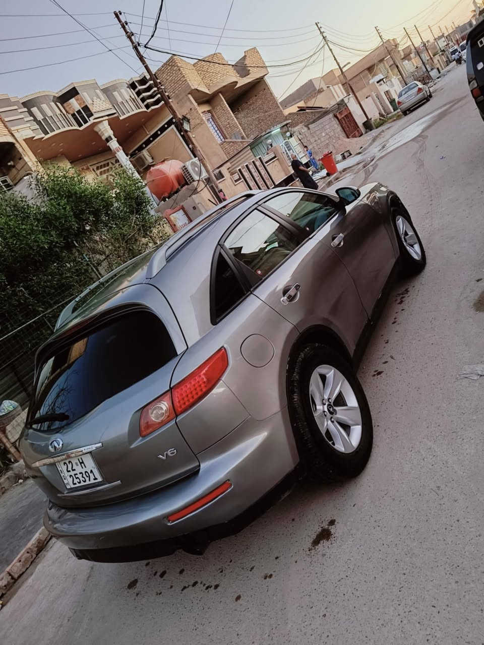 السلام عليكم ورحمة الله وبركاته
انفنتي Fx35 ٢٠٠٧ 

رقم اربيل بأسمي وكاله عامه مطلقه 

محرك ٦ سلندر ٣٥٠٠ سبورت 

كير اوتو

صدر حداديه بحاله ممتازة 

كهربائيات كلها شغاله 

السياره حادثها جاملع امامي ايمن  ومصبوغه عام اثر جراد 

تخم ويل تو سايز مال جارجر وتخم تاير جديد 

شاشه اصليه كاميرا شغاليه 

باب خلفي شفط 

السياره جدا نشطه 

بيع أو مراوس السعر ٨٠ وبيها مجال بسيط 

مكانها بغداد ابو غريب الحصوة 

رقمي *********** بي واتساب
