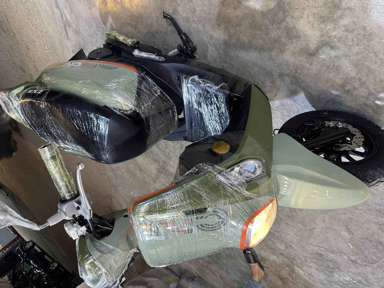 السلام عليكم
دراجه بوليس ياباني دراجه وكيل جديده مكفوله صار 15 من طالعه من الوكيل شلعتها كلش حلوه الدراجه اول تبديله دهن رايدها 1250 للاستفسار ***********
