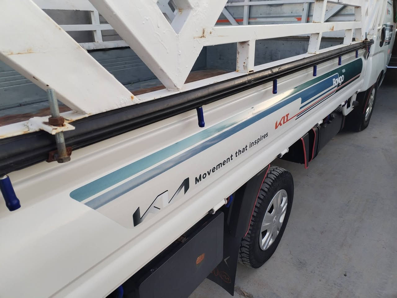 سلام عليكم من رخصت مدير الكروب سياره كيه حمل موديل 2023 رقم بابل تحويل ثاني يوم ماشيه ٧٤ الف حقيقي جديده معنه الكلام تبريد تاير جديد مكفوله كفاله عامه العنوان بابل جبله /***********
