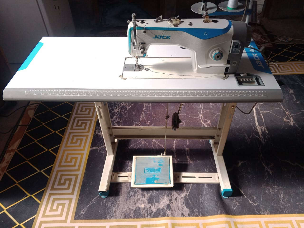 ,البيع مكينه مال خياطه صناعه راقيه عدم تفرغ سعر 350وبيه مجال مكاني كربلاء طويريج ***********
