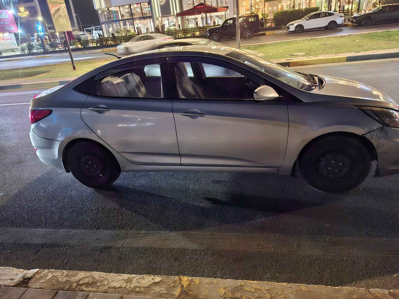 سلام عليكم اكسنت للبيع موديل 2016خليجي بيها جاملغ خلفي صبغ وبيها بوارد خفيفه وبيها بنيد مفتوح بس مفتوح مالتها البلادي رقمها بغداد سعره ٧٢بيها مجال ***********
