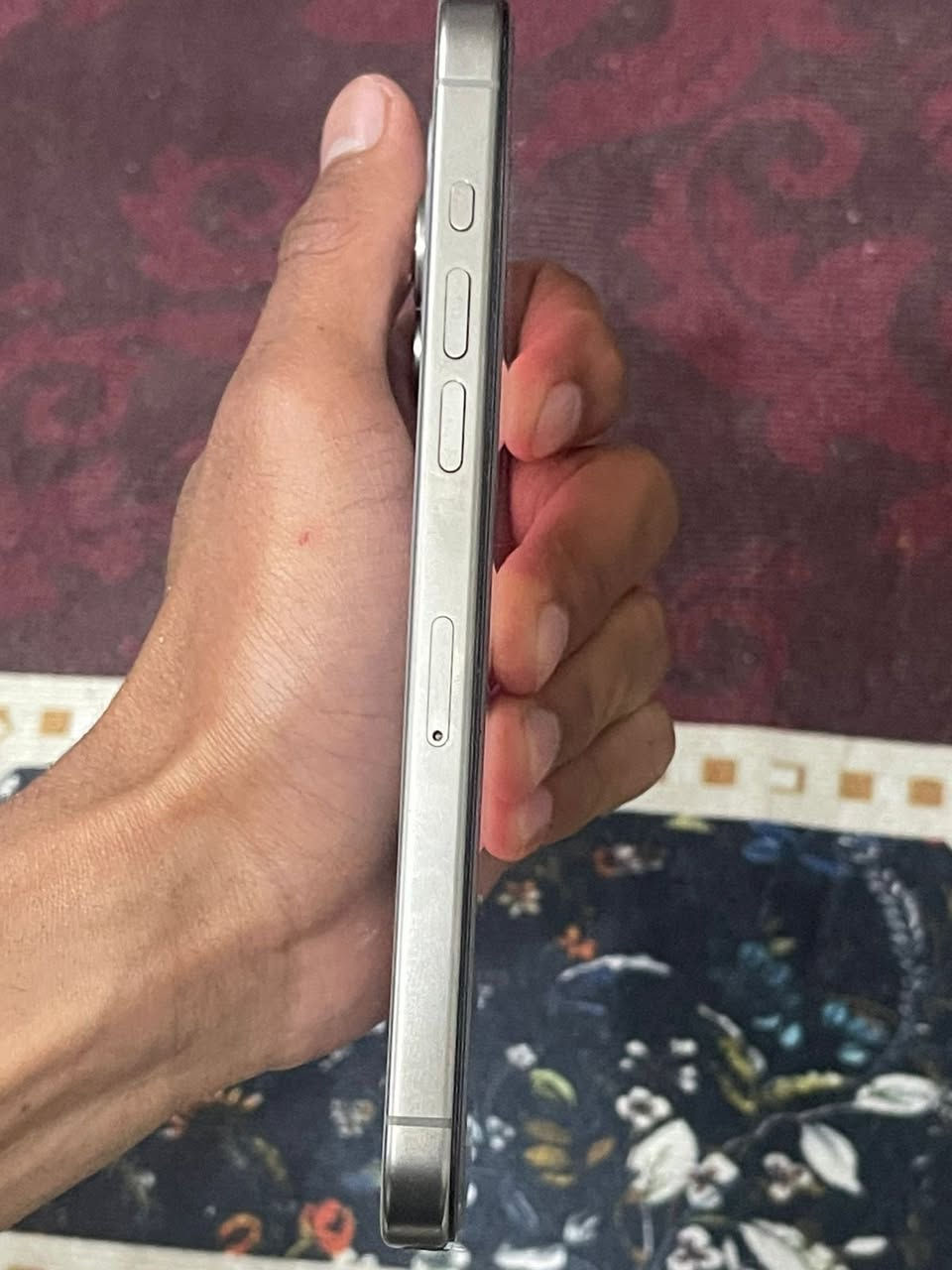 سلام عليكم 
15 pro max شرق اوسط
 استخدام قليل 
ذاكره 256 بطاريه 87 مبدل شاشه فيس إيدي شغال
ألوانها طبق الاصل 
السعر  850 ألف وبي مجال بسيط
العنوان : بغداد حي الجهاد


**إذا كنت صاحب هذا الإعلان وتريد حذفه لأي سبب، رجاءا أرسل رسالة إلى الدعم الفني**