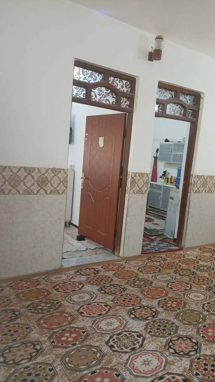 السلام عليكم بيت للبيع او مراوس في بيت اكبر ويفضل في حي الزهراء او قريب ع الاكرمين
المساحه 200م في حي الجمعيه قرب جامع طالب شيال طابقين الطابق الثاني يحتوي على غرفة وصالة ومطبخ وصحيات *********** موجود فيس وواتساب
