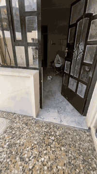 السلام عليكم
دار سكني للبيع مساحه 150 متر واجه 7.5* 20
الموقع بلديات ال un شارع 30  شارع 10 رابع بيت عن شارع 30
الدار محدث من كل النواحي 
يحتوي الطابق الارضي عل استقبال ومطبخ وغرفه معيشه وغرفه نوم وصحيات 
الطابق الثاني يحتوي عل غرفتين نوم وصحيات ومخزن 
علما ً ان الدار فارغ وجاهز للسكن
للاستفسار ***********

https://maps.app.goo.gl/q8kj4Li3PLVjDjXh6?g_st=com.google.maps.preview.copy
