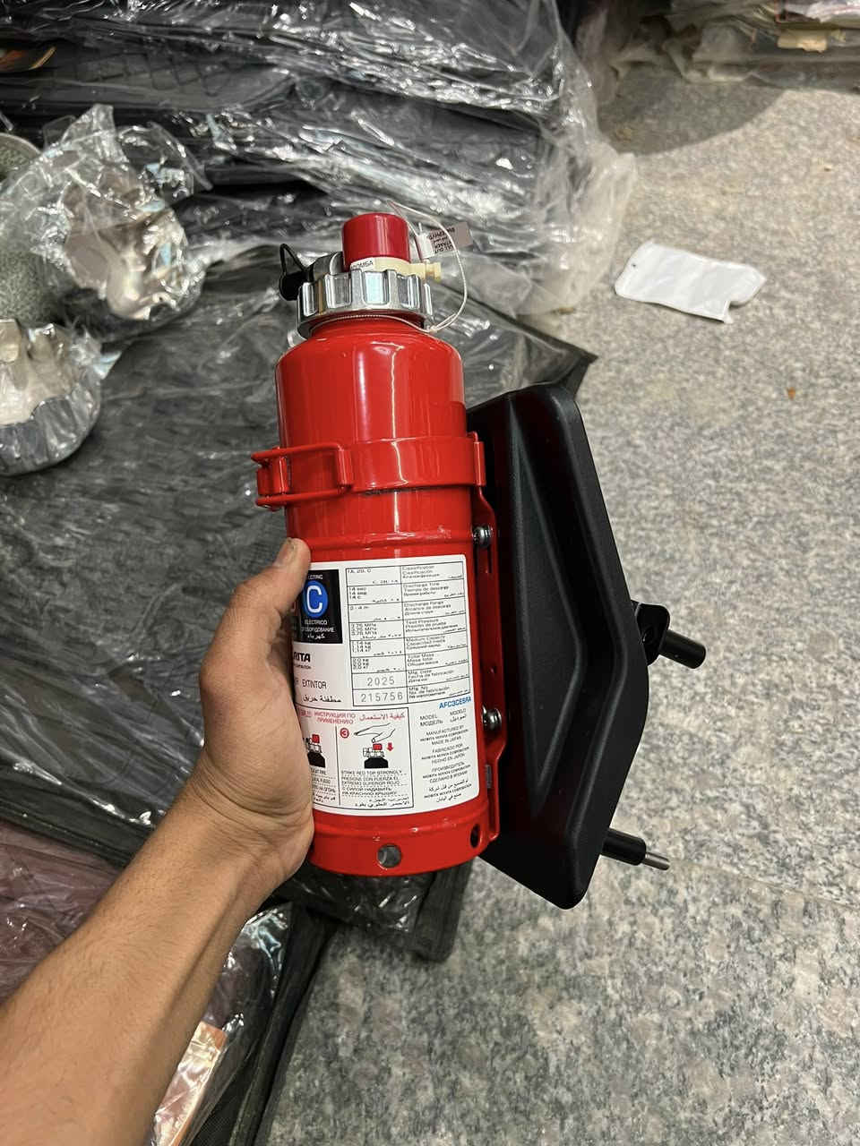 قاعده + مطفايه 
اصلي وكاله 
لاندكروز جميع الموديلات 
*********** @إشارة
