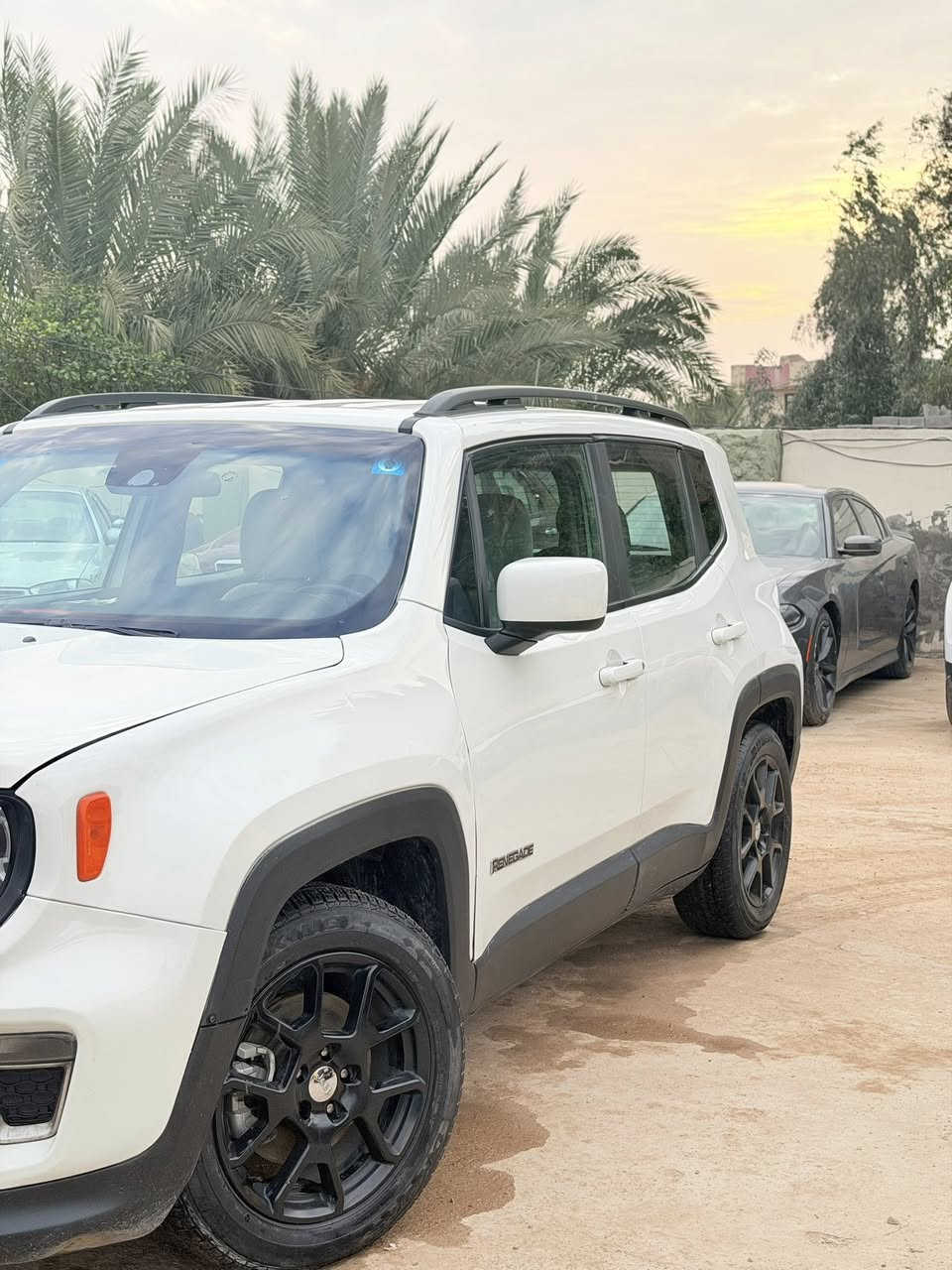 يا الله
السلام عليكم من رخصه الادمن المحترم 
جيب رنجيد 2020 رقم ديالى تحويل مباشر 
ماشيه 40 
بصمه 
داخل لونين 
مكينه 2400 مو تيربو مكينه عدله
ويل كروم 
شاشه جبيره 
كامره 
حساسات 
السياره بيه 3 قطع صبغ ايرباك ستيرن 
السعر 118 قفل قفل قفل 
العنوان ديالى تقاطع القدس 
***********
للبيع او المراوس
