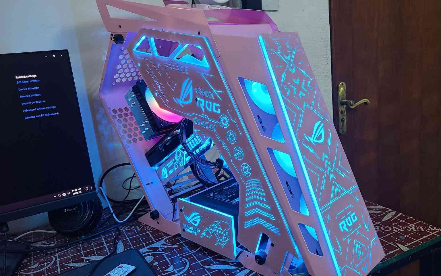 السلام عليكم ❤️
متوفر تجميعتين مرتبات 💜 :

تجميعة رقم 1

Xeon E5 2650 V4 NEW
12Cores / 24Thread

Cooler 120ML MASS RGB NEW

M.B X99 Machinist New

RAM 16GB DDR4 With Heatsink New

GPU : RX 580 8GB
+GPU Holder 

Storage : SSD 128GB + HDD 500GB

PSU 550W FSP HV Pro 80% Plus New 
بور ممتاز
CASE ROG Strawberry 🍓 + 3Fans RGB New

كيس فوول تاور تهويته ممتازة ورمونت تحكم كامل واضائة مرتبة

السعر 420 ألف ويا التوصيل ثابت
لعبت عليها رزدنت أيفل Requiem وشاشتي 2K بدون مشاكل أو تقطيع
ومنزللها 12 لعبة من ضمنهم Forza 5

تجميعة رقم 2 🤍 :

I3 10100 4.3GHZ With Box

Cooler 120ML 6-Heat Pipes RGB NEW

M.B H410 GIGABYTE With Box 

RAM 16GB DDR4 NEW

RX 580 8GB 2FANS

Storage : SSD 128GB + HDD 500GB Like New

PSU 550W FSP HV Pro 80% Plus New

CASE Gamdais White + 3Fans RGB Like New

السعر 520 ألف ويا التوصيل ثابت
+هم منزللها العاب 💛

الملاحظات : حرارة الكارت والمعالج ممتازة متعبر الستينات 🌠

للي يريد شاشات مقوسة هم متوفر 
مكاني موصل متوفر توصيل لجميع المحافظات ❤️

للتواصل : ***********
