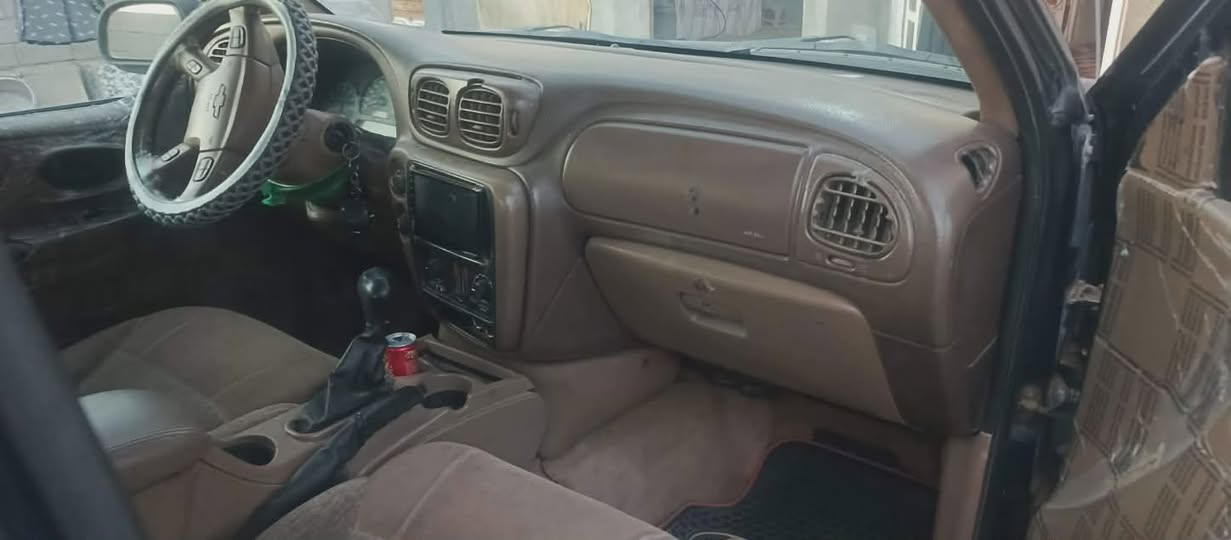 السلام عليكم سياره بلايزر موديل 2002 
سياره جاهزه مابيهه اي نقص المالك موجود مداور ثاني يوم ارقام جدد انكليزي سياره ستيراد مكان المثنى السعر 75 وبيهه مجال ‏رقم الهاتف ‪***********‬‏
