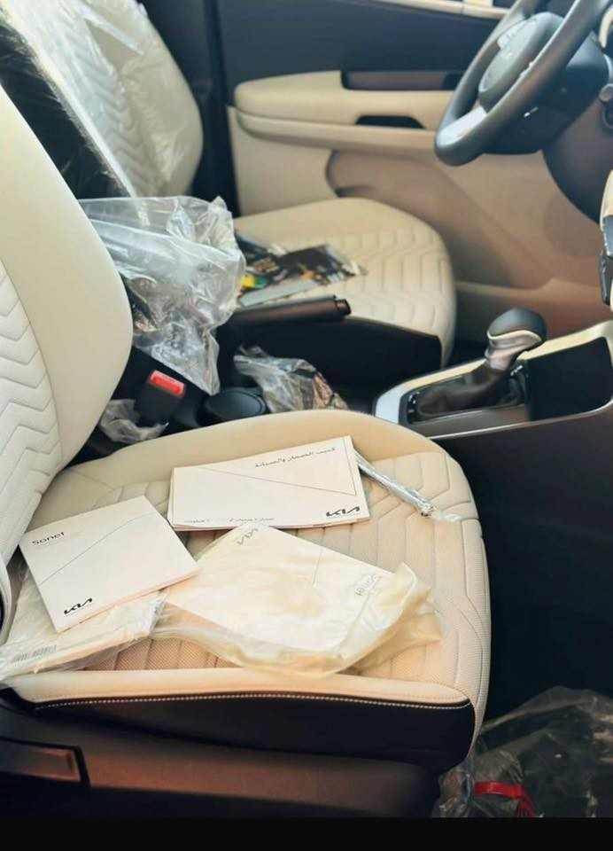 مرحبا كيا سونيت لون احمر موديل ٢٠٢٤ من الشركه الدوليه العراقيه وبعدها بالضمان زيرو ماشيه اقل الالف ٤٩٠ تقريبا ورقم بغداد الدولي بس بيه طخه بسيطه بالدعاميه سعرها ٢٢ و ٧٥٠ للاسستفسار واتساب ***********
