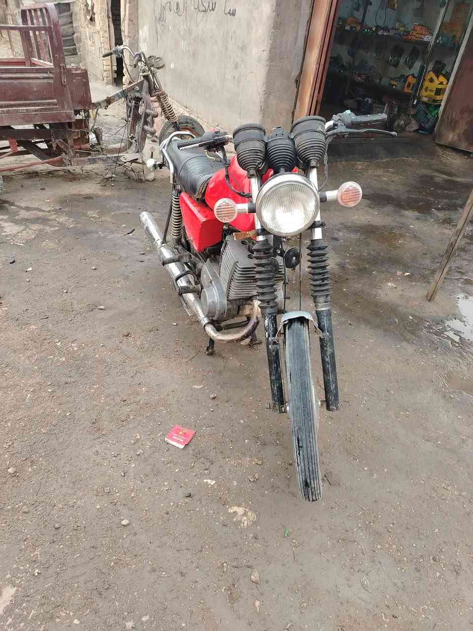 سلام عليكم مرخصت مدير الكروب دراجه امزت ٨٢ سايس ٦ دراجه جاهزه عنوان بابل قضاء المحاويل السعر ٧٥٠ وبيه مجال بصيط رقم الهاتف ***********
