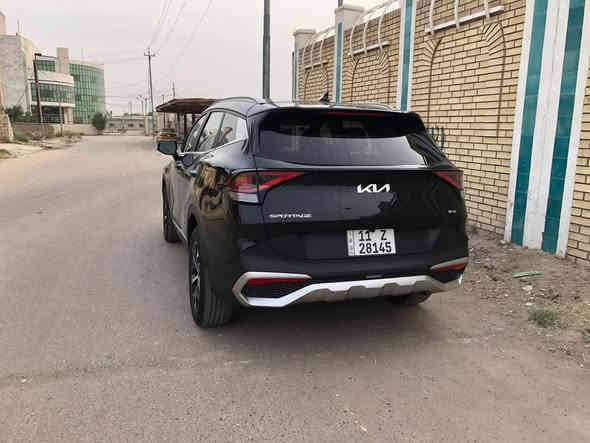 سبورتج 2023 وارد امريكي هايبرد فئة EX 
محرك 1600 تيربو سيارة قوية و اقتصادية جداً 
ماشية 18 الف ميل 

لون الداخل النيلي و الاوف وايت جلد (نادر و مرغوب)

المواصفات

تدفئة كشنات وستيرن
كروز سرعة
رادار امامي مانع اصطدام
تحديد مسار
نقاط عمياء
حساس جامة امامي
مانع تزحلق
سايد بريك دكمة
اربع  انظمة قيادة
SPORT, ECO, SMART, SNOW
فور ويل درايف 
حاكية بلوتوث 
بصمات ابواب 
تشغيل بصمه
تشغيل عن بعد

مضخم صوت سستم
حساس خلفي 
كشن سائق كهرباء
منفذ شحن وايرليس و كذلك مخرج شحن في الكشنات 
اشاير بلمري 
توقف ذاتي 
تبريد امامي وخلفي
شاشه دجتال متصل 
كامره خلفيه واسعة 
تبريد بيانو
بوصله
تحكم ستيرن كذلك شفتات 
لايتات لد امامي وخلفي

حادث دعامية امامية مبدلة تفصيخ بدون صبغ نفس اللون و بارد بسيط بخشم البنيد والجاملغ كما في الصور مكفول من الصبغ والتكحيل و بيها ايرباك 

السعر 210
مكان السيارة بغداد

***********
