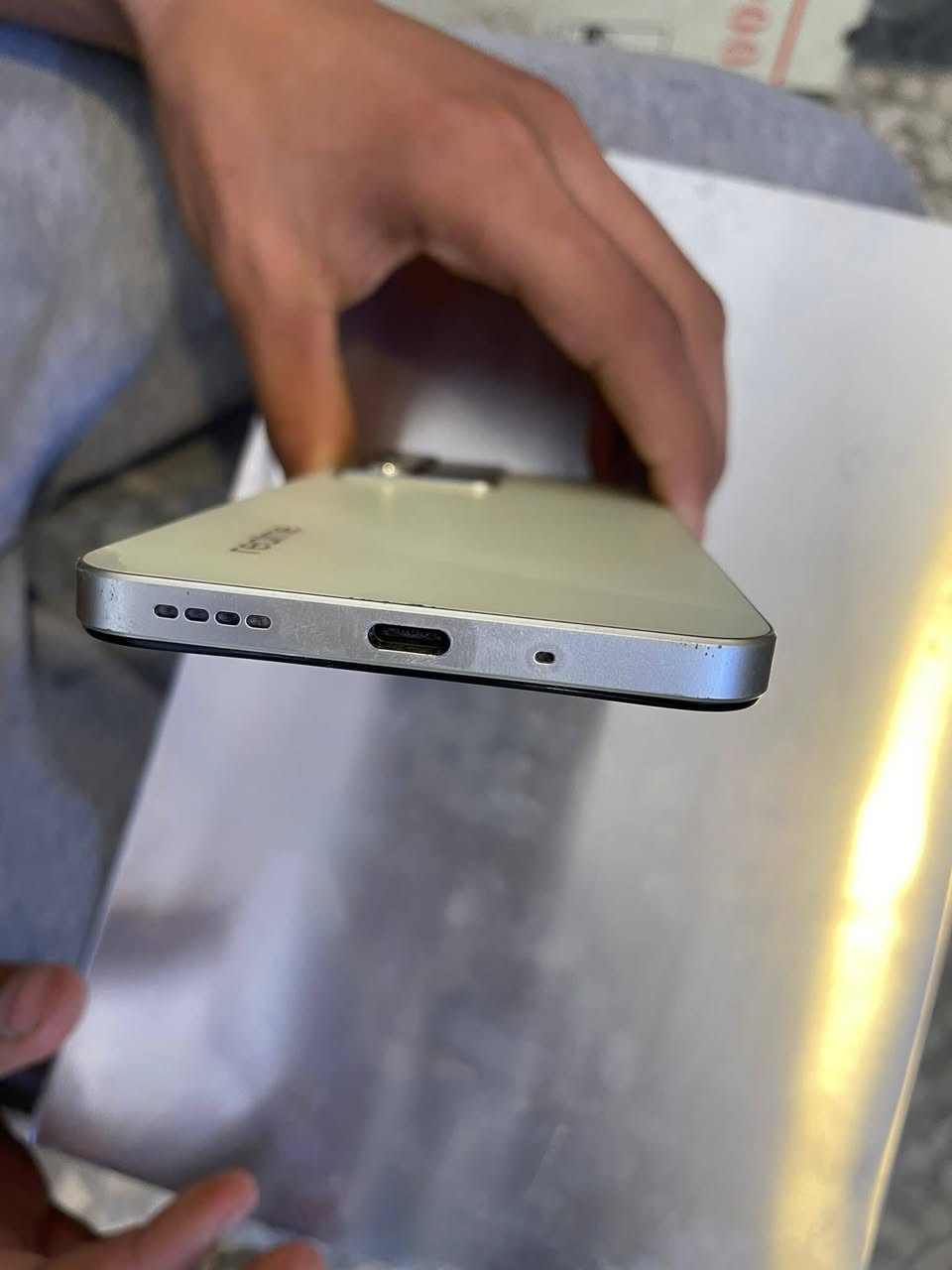 � للبيع موبايل Realme C75 من شركة realme – 8 رام / 512 ذاكرة
حالة ممتازة ونظيف جداً، استخدام شخصي وخفيف، ما بي أي عطل وجاهز للفحص ✅

🔹 الرام: 8GB
🔹 الذاكرة: 512GB مساحة كبيرة
🔹 شاشة 6.72 بوصة FHD+ 90Hz
🔹 كاميرا 50MP
🔹 بطارية 6000mAh تدوم طويل
🔹 شحن سريع 45W
🔹 بصمة جانبية + Face Unlock
🔹 يدعم شريحتين 4G

💰 السعر: 200وبي مجال
📍 المكان: بغداد – الدورة
📞 واتساب:***********
