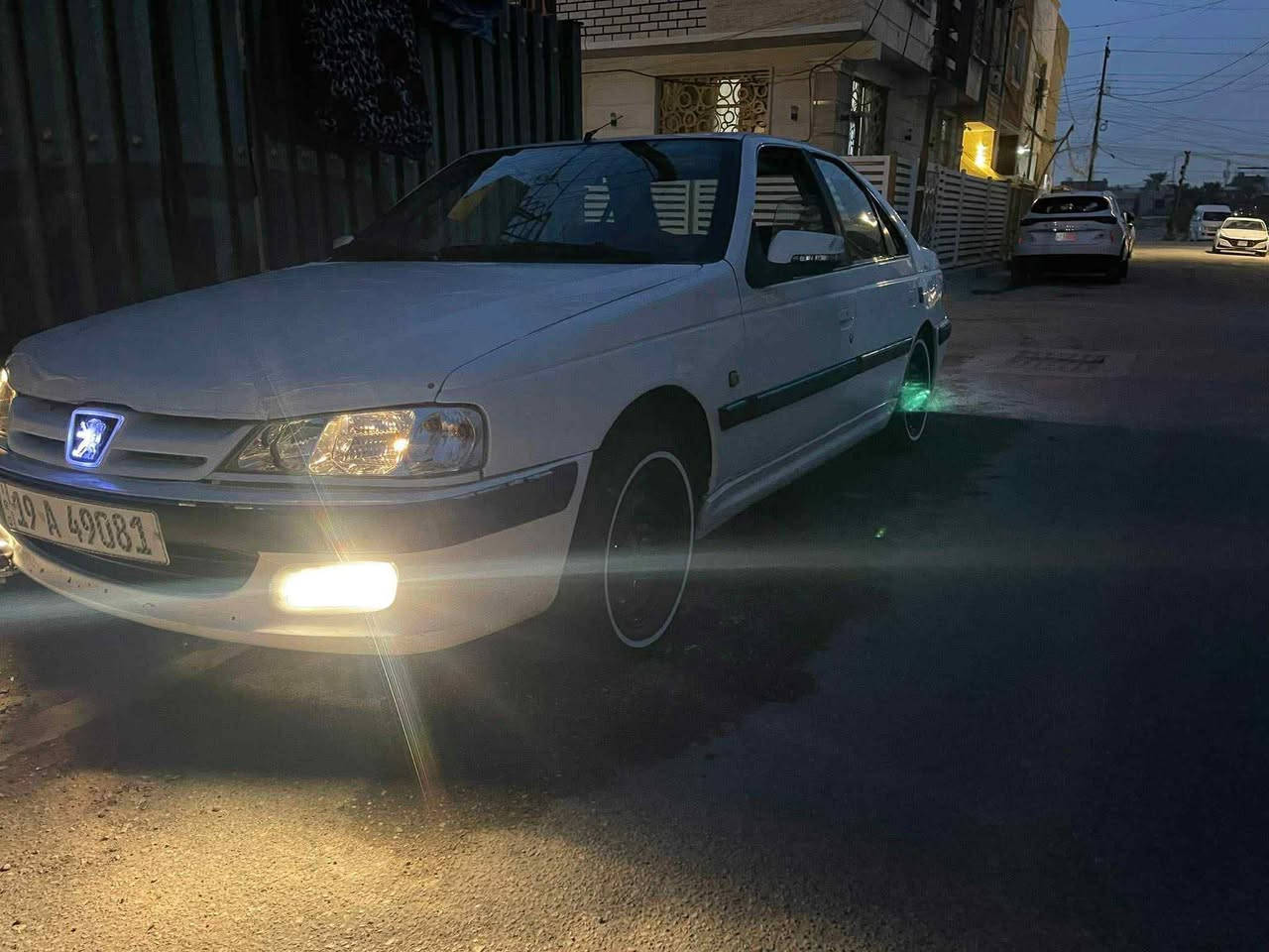 السلام عليكم بجيو بارس موديل ٢٠١٥ سياره تخم تاير شاشه حداديه امامي خلفي جديد سياره جاهزه ع اخر حبايه كل نقص مابيها مكان بغداد *********** متواجد واتس السعر 52 بيها مجال
