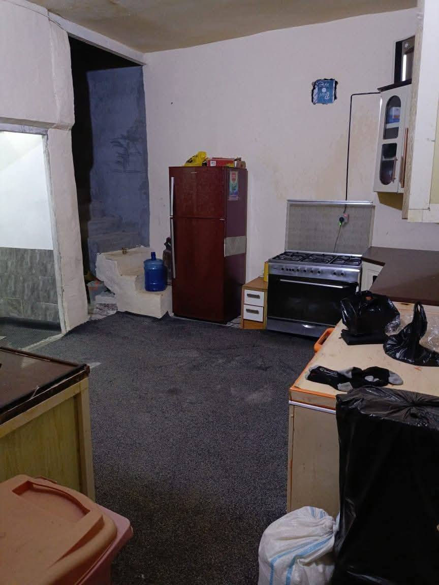 دار للبيع طابو زراعي سند25
بأسم الحجيه يتحول باسمك كبل
المساحه200 متر طابق واحد عكاده بلوك
يحتوي الدار على طارمه كبيره ومضيف كبير معزول  وغرفتين واحده كبيره والاخرى وسط
وصحيات ومطبخ وصاله وسطح وبيتونه
عرض الفرع6متر
العنوان كربلاء-طريق بغداد شارع العميشيه مقابل عامود 60تحديدا
وتبعد عن جامعه الزهراء 5عواميد جامعه الزهراء عامود55 والبيت عامود60بلضبط
السعر 75وبي مجال
البيت واسع وجبير وفرعه مرتب
لكن يبعد عن الشارع العام الرئيسي مال بغداد 850متر
راسلنا واتساب سيتم تحويلك لراعي الدار،مباشرتا ••لانستقبل اتصالات فقط واتساب وسيتم تحويل على صاحب العقار مباشر
 الواتساب : ‎0774 792 9882
