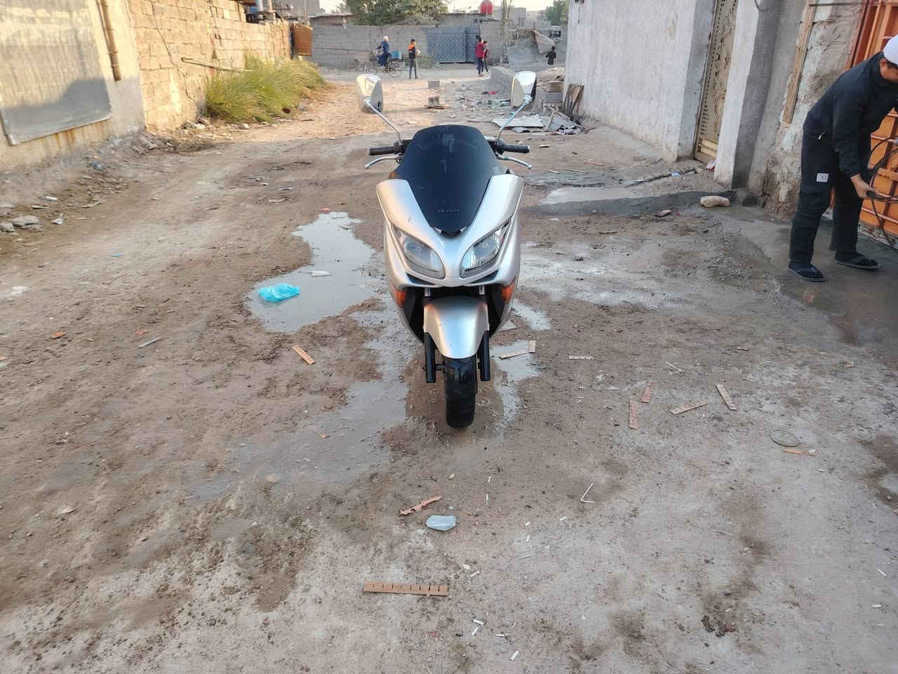 فورزا للبيع صفر ٨ 
الدراجه شويه ينراد الها ترتيبات فقط ب الكفرات الدراجه خير من الله 
٧٠٠ و بيها مجال حك الجيه الموقع بغداد 
***********
