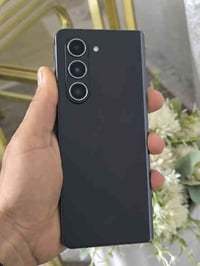 Samsung z fold 5  1sim  e sim ذاكره 256 رام12 بدون ملحقات  جهاز يجي عر...