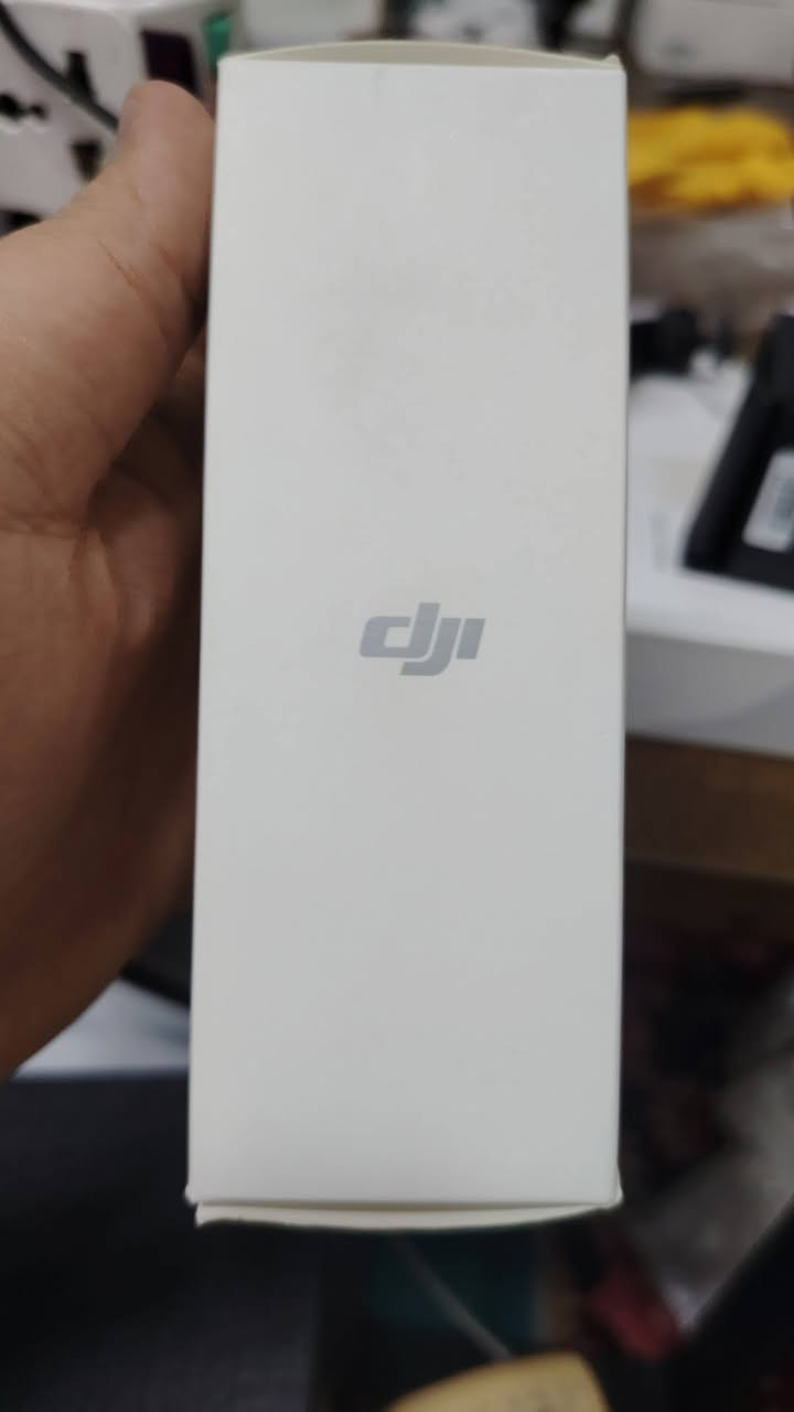 هذا المنتج هو بطارية DJI WB37 الذكية المصممة لتشغيل ملحقات طائرات DJI بدون طيار. 
السعة: 4920 مللي أمبير في الساعة. 
الجهد: 7.6 فولت (2S). 
التوافق: تعمل مع شاشات CrystalSky، أجهزة التحكم عن بعد Cendence، أجهزة التحكم Smart Controller Enterprise (لسلسلة M300 RTK)، ومحطة D-RTK 2 المتنقلة. 
المميزات: أداء تفريغ قوي في درجات الحرارة المنخفضة وشحن سريع. اعلى سعر


**إذا كنت صاحب هذا الإعلان وتريد حذفه لأي سبب، رجاءا أرسل رسالة إلى الدعم الفني**