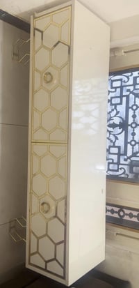 ميز • بي مجال