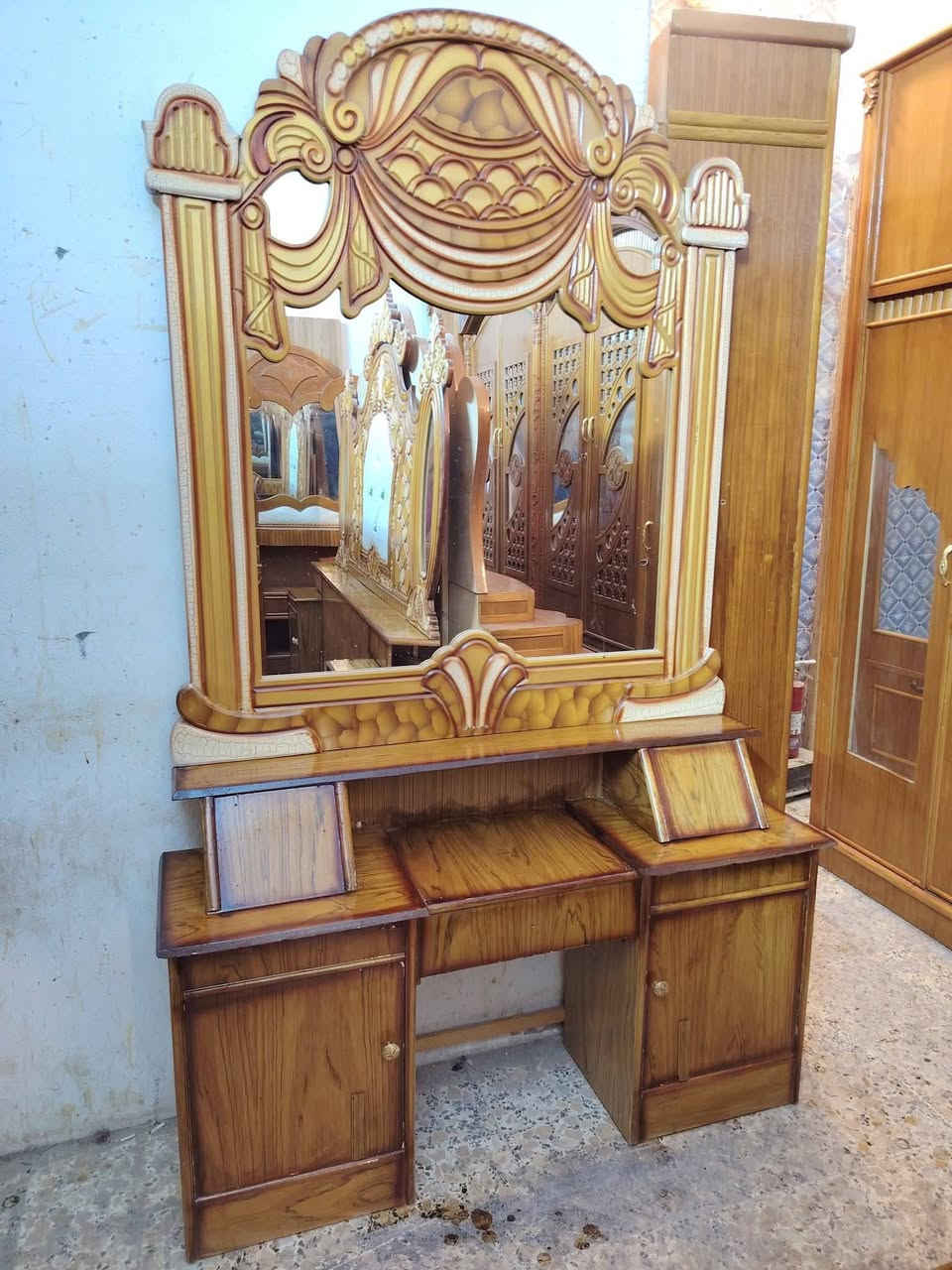 غرفه مستخدمه 6باب نضافه فول سعر 550معرض ابو عقيل ميسان حي رساله شارع ماطور قرب صيدليه حازم ***********((نشتري جميع الغرف))
