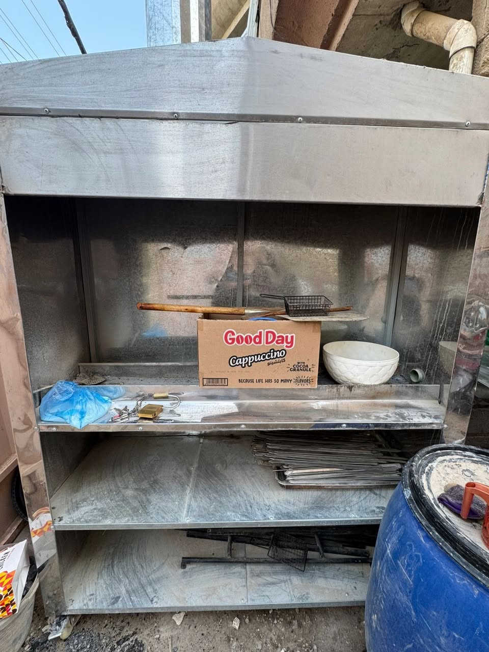 ‏سلام عليكم ورحمة الله وبركاته عندي أغراض للبيع ‏الأغراض مطعم شرقي وغربي الاتصال على هذا الرقم ***********
