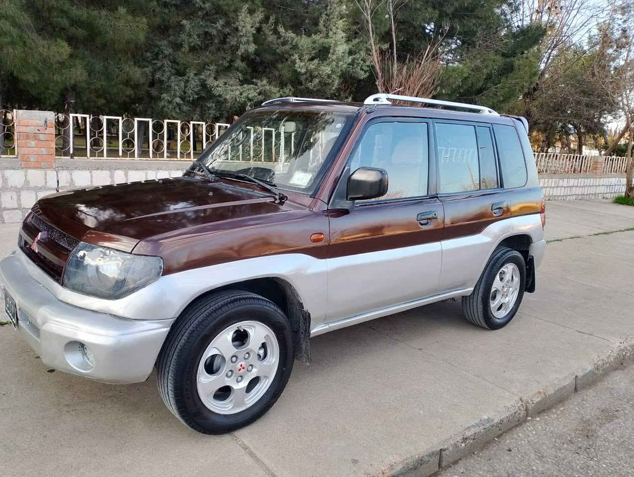 ماشاءاللە ماشاءاللە
شتی نمونەو لۆک ئەبێت ئاوها بێت
مستەربۆشی باجیرۆ مۆدێل 1999
ئاڕم پلاستیکی سلێمانی بەشەرتی سەیتەرە مەفرەزە دایرەی مرور
گێڕ ئۆتۆماتیک دەبل ئەکسل تەبرید
 بیلاد مەکینە بەخی چوار بستۆنە
چوار جام کارەبایی ماشاءاللە هەیکەلو ناوی لۆکە نمونەی لە جوانیدا
 دەعمولێدراوی نیە هەموگیانی  بەشەرت....سعر 44 گەڵا.....***********
*********** السليمانية, العراق
